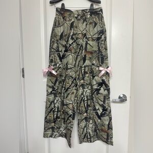 Romwe Camo Cargo Bow Pants Sz S US4 | Send Offer | Pink Ribbon Detail